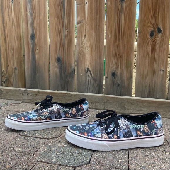 VANS Unisex Black Star Wars lace up sneakers. Size 9.5Men. Pre-owned. - Picture 2 of 8